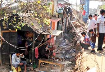 ফাটল বাড়ল রূপনারায়ণ নদীবাঁধে