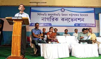 পুরসভায় কতটা সময় দেবেন, প্রশ্ন গৌতমকে