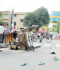 Balurghat fumes over lathicharge in CPM rally