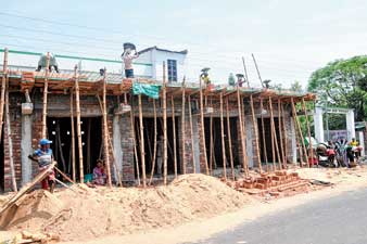Controversy over Tirol market complex at Arambag
