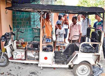Massive poll violence at Arabindanagar Jalpaiguri