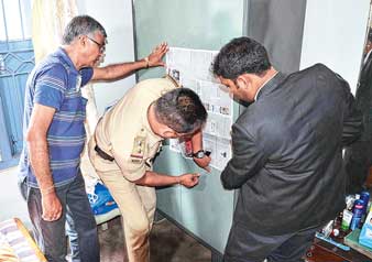 Old woman trapped and house plundered by dacoits