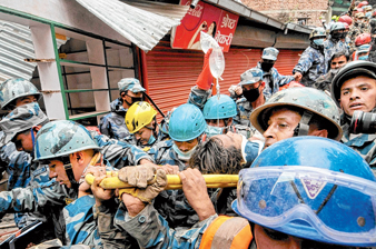 উদ্ধার করে নিয়ে যাওয়া হচ্ছে পেম্বাকে। ছবি: এএফপি।