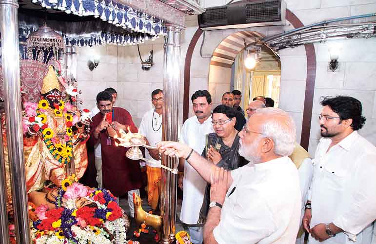 Closed door meditation of Modi in the room of Swamiji for 20 minutes