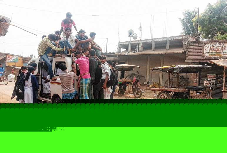 খেলোয়াড়দের পৌঁছতে বাস নিল পুলিশ, নাকাল হলেন পরীক্ষার্থীরা