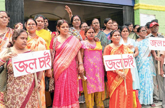 জল চেয়ে বিক্ষোভ