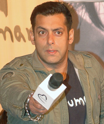 এক-দুই বা তিন নয়, খানরা এখন বন্ধু