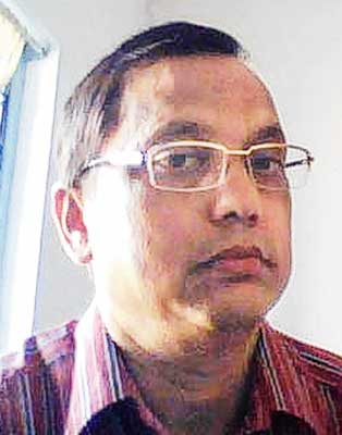 ধরা পড়েনি কেউ, আতঙ্কে অধ্যক্ষের পরিবার