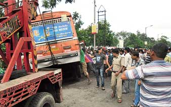 পথ দুর্ঘটনায় আহত ১৫