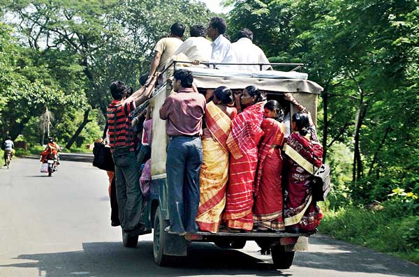 ধুঁকছে গ্রামীণ হাওড়ার পরিবহণ
