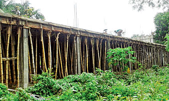 এই নির্মাণ ঘিরেই বিতর্ক। নিজস্ব চিত্র।
