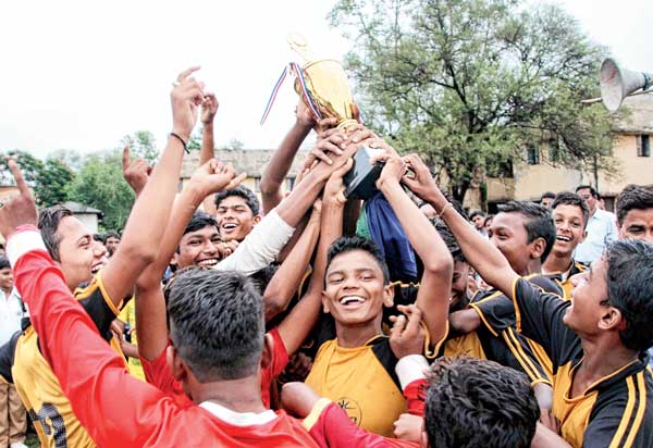 Chittaranjan high school beat Jila High school