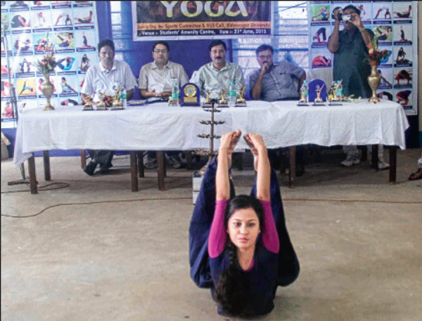 Yoga divas celebrates at Vidyasagar University