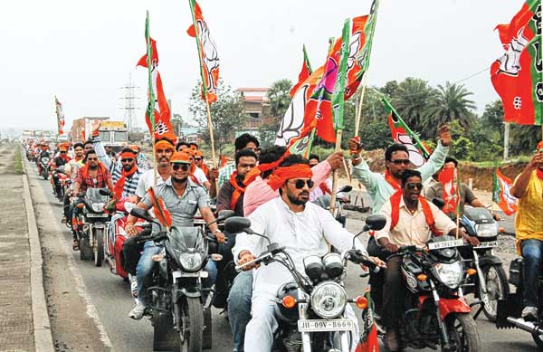 Madhuri and Smriti will not present at bjp's rally