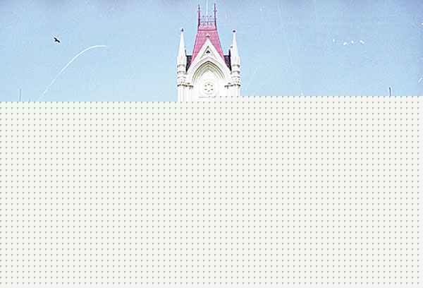 daughter crying in high court during conflict between parents 