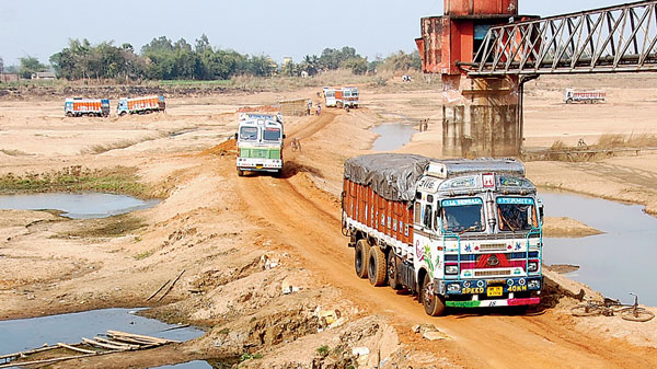 Villagers blocked road at Onda