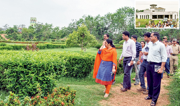 কাজ কত দূর, দেখলেন ডিএম