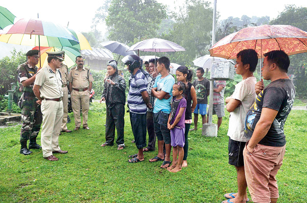 Police visits door to door to know people's problem