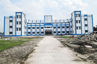 এক ভবনে স্কুল-কলেজ, সমস্যায় পড়ুয়ারা