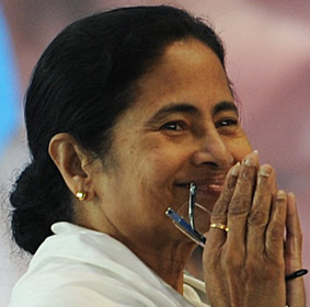 ঢাকা যাত্রার মুখে মুখ্যমন্ত্রীর সৌহার্দ্য বার্তা