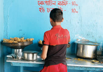 গ্যারাজ থেকে দোকান, শিশুশ্রমিক সর্বত্র