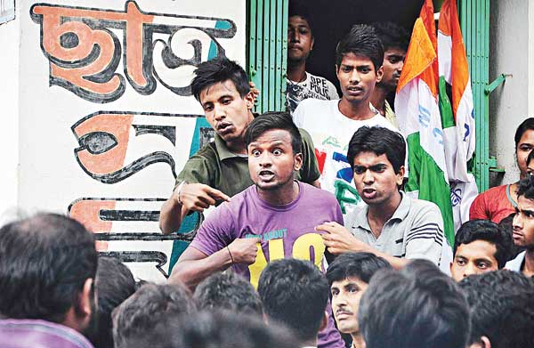 তৃণমূল ছাত্র পরিষদের বিরোধ, তালা অফিসে