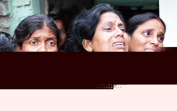 বন্যা দেখতে গিয়ে নদীতে তলিয়ে গেল দুই কিশোর