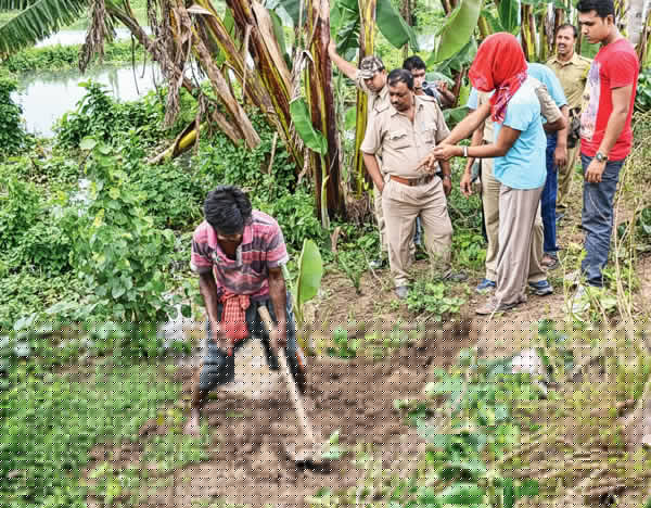 শিশু মৃত্যুর তদন্তে মাটি  খুঁড়ে উদ্ধার করা হল দেহ