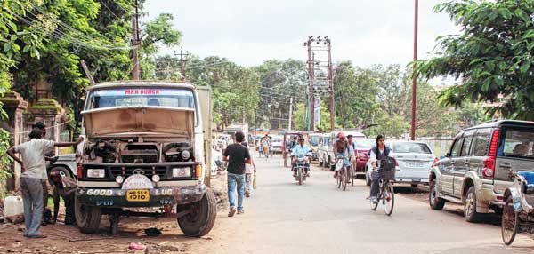 শিশু-বয়স্কদের জন্য ফুটপাথ চাই