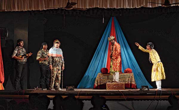 বন্ধুকে বাঁচাতে নাটক