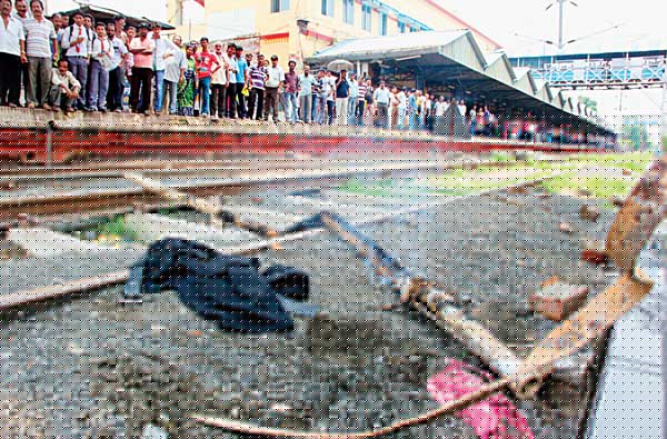 Labour injured at Naihati station