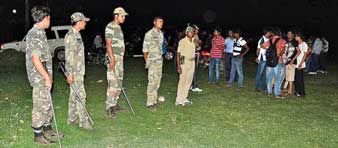 বিস্ফোরণে জখম ৩