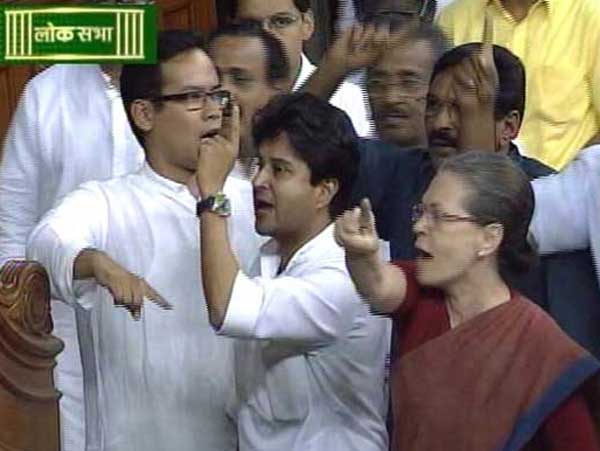 Sonia gandhi gets angry in Lok Sabha