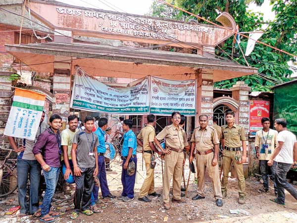 Group clash of TMCP at Bhatar College