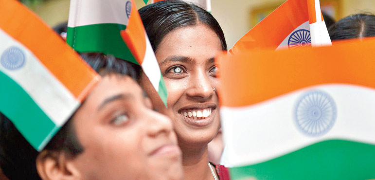 city life faced huge trouble by stage performance on independence day by road blocking