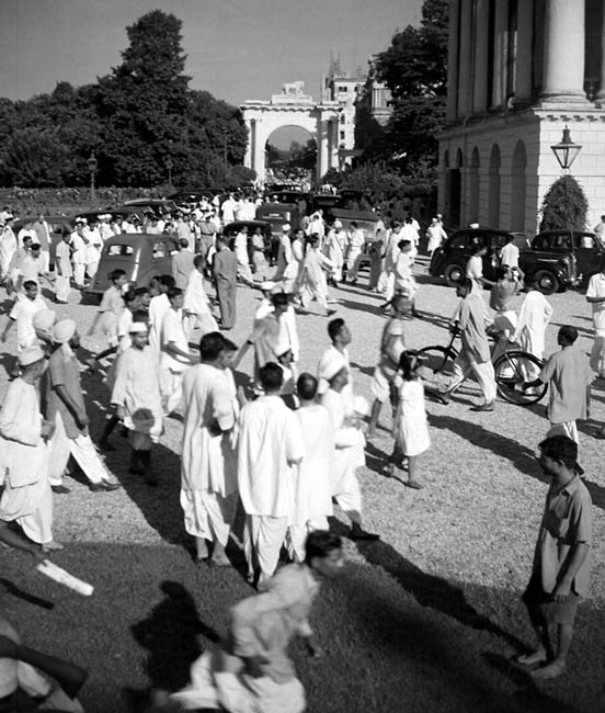 রাজভবনে খুশির উদ্‌যাপন।