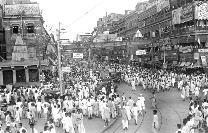 উচ্ছ্বসিত রাজপথ।