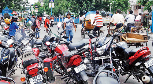 Illegal parking in front of bank at siliguri
