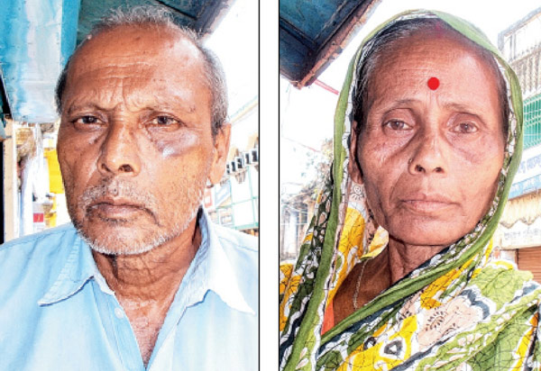 দুই ছেলের মারধরে বাড়ি ছাড়া বাবা-মা