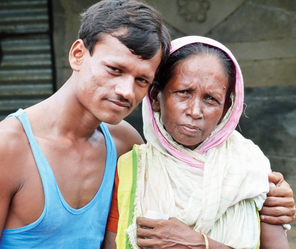 হারানো ছেলেকে ফিরে পেলেন মা