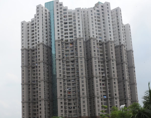 housing industry denied to decrease value to sell flats