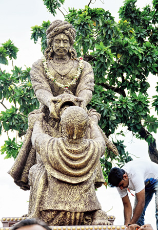 মল্লরাজের মূর্তি বসল ইন্দাসে