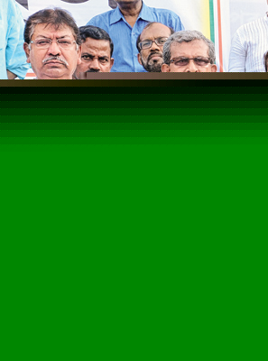 অবস্থানের ডাক মানসের, সরব অধীরও