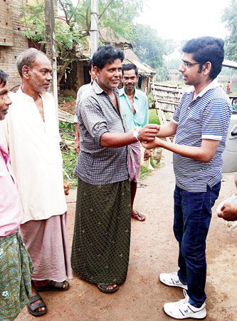 রাখি পরিয়ে মাঠ থেকে শৌচাগারে