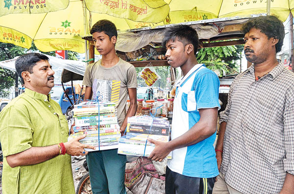 পড়ার দায়িত্ব নিলেন পরিবহন বোর্ডের সদস্য