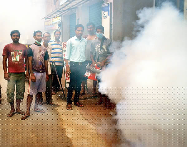 জল নিয়ে পথনাটিকা