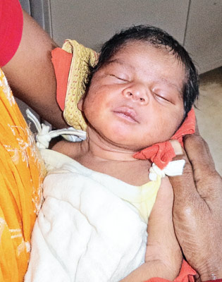 সদ্যোজাতকে ফেলে উধাও মা