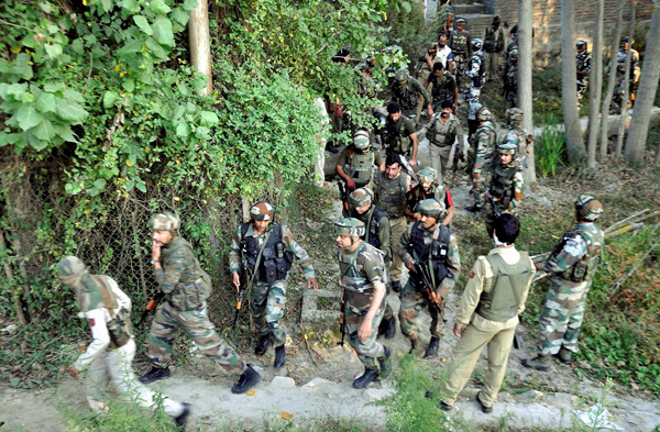 কাশ্মীরে সেনার গুলিতে নিহত ‘মোস্ট ওয়ান্টেড’ লস্কর জঙ্গি