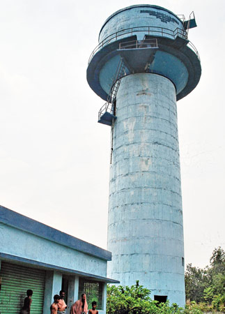 জমি জটে থমকে পানীয় জলের প্রকল্প