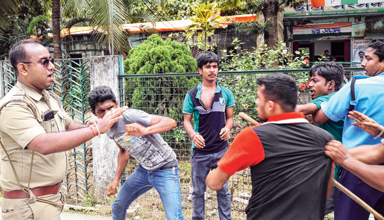 Violence going on Fakir Chand college